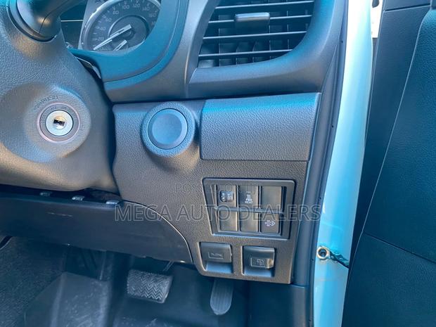 Toyota Hilux 2022 White