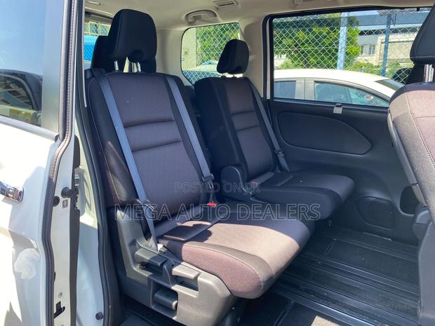 Nissan Serena 2018 White
