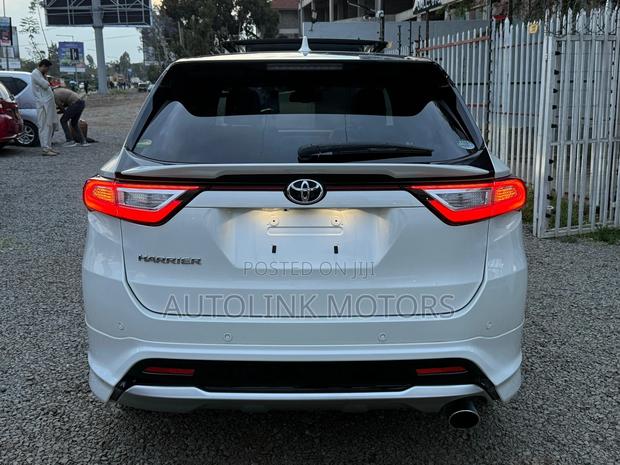 Toyota Harrier 2.0 2018 White