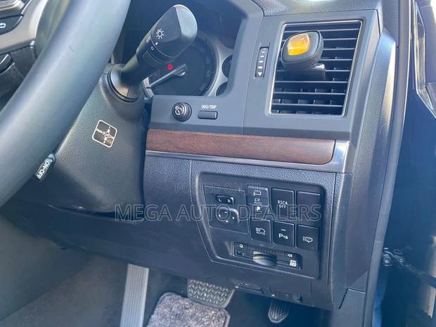 Toyota Land Cruiser 4.6 V8 ZX 2019 Black