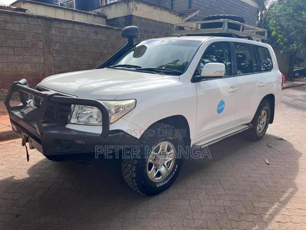 Toyota Land Cruiser 2015 White
