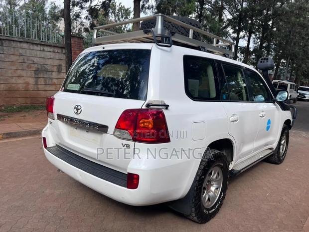 Toyota Land Cruiser 2015 White