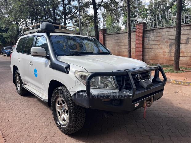 Toyota Land Cruiser 2015 White