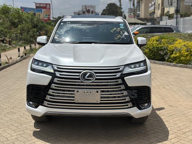 Lexus LX LX 600 2022 White