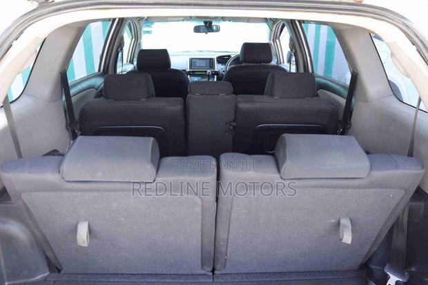 Toyota Wish 2010 Silver
