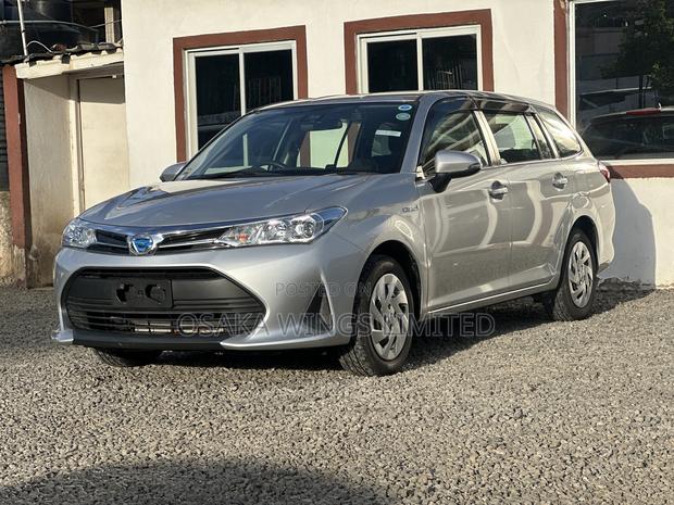 Toyota Corolla Fielder 1.5 Hybrid FWD 2018 Silver