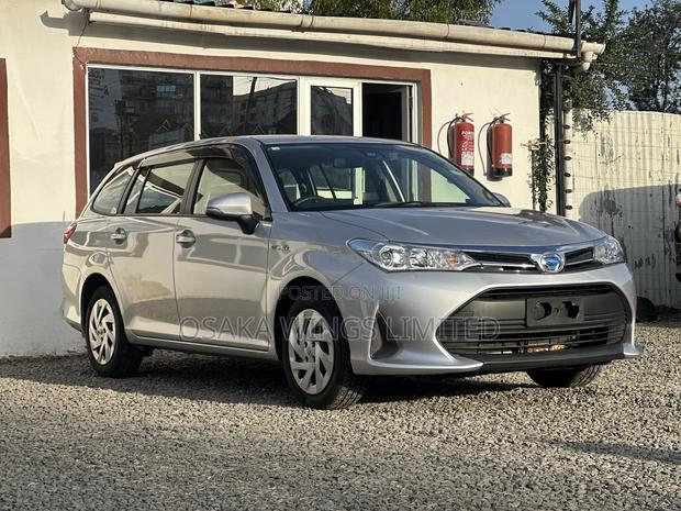 Toyota Corolla Fielder 1.5 Hybrid FWD 2018 Silver