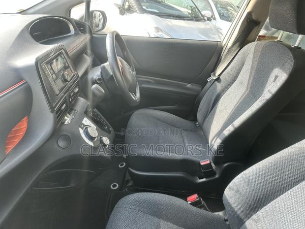 Toyota Sienta 1.5 Hybrid FWD 2019 White