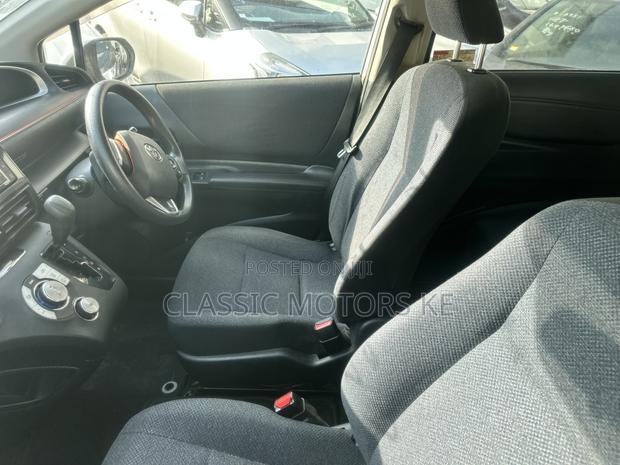 Toyota Sienta 1.5 Hybrid FWD 2019 White