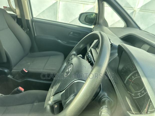 Toyota Voxy 2019 Silver