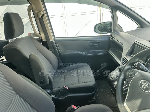 Toyota Voxy 2019 Silver