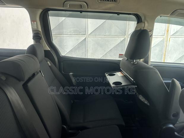 Toyota Voxy 2019 Silver