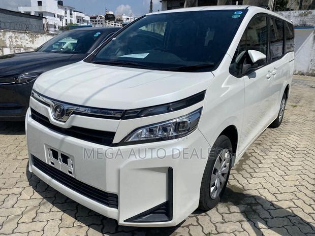 Toyota Voxy 2018 White