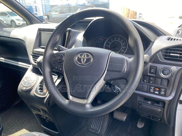 Toyota Voxy 2018 White