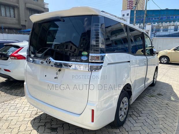Toyota Voxy 2018 White