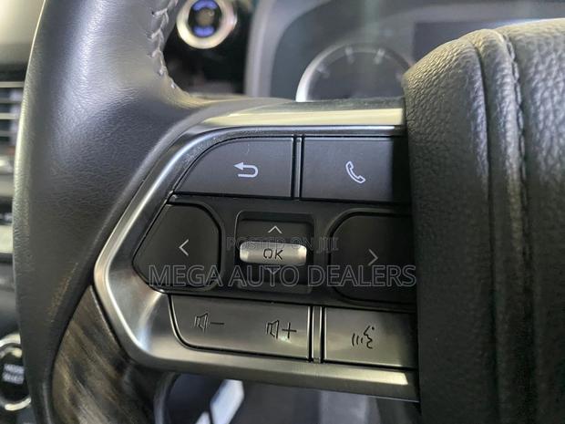 Toyota Land Cruiser LC300 2021 White
