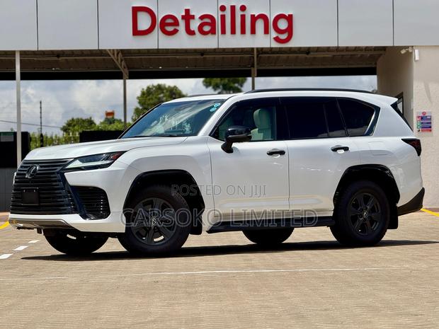 Lexus LX LX 600 2022 White
