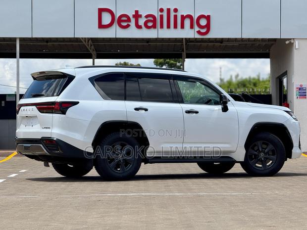 Lexus LX LX 600 2022 White