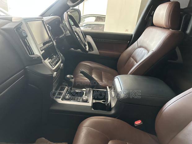 Toyota Land Cruiser 2020 White