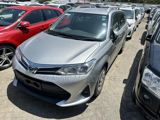 Toyota Corolla Fielder 2019 Silver