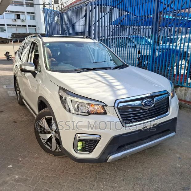 Subaru Forester Premium AWD 2020 White