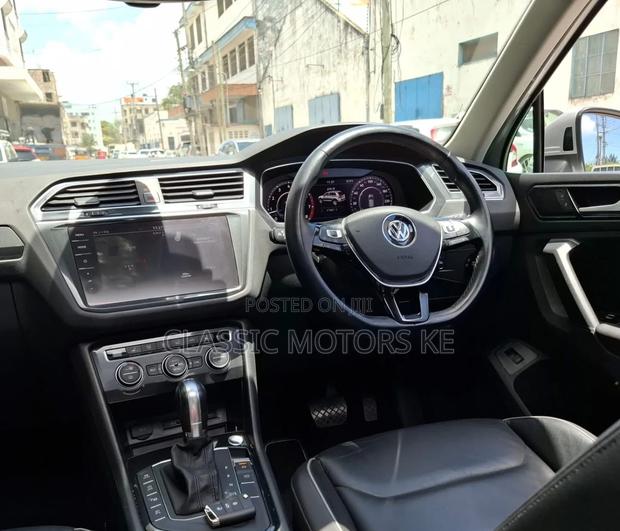 Volkswagen Tiguan 2019 Silver