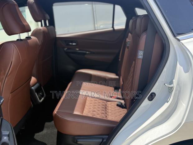 Toyota Harrier 2.0 4WD 2018 Pearl