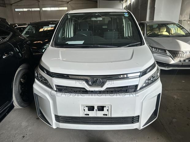 Toyota Voxy 2018 White