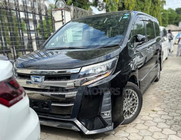 Toyota Noah 1.8 FWD Hybrid (7 seater) 2019 Black