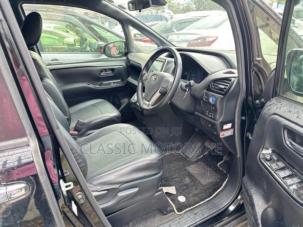 Toyota Noah 1.8 FWD Hybrid (7 seater) 2019 Black