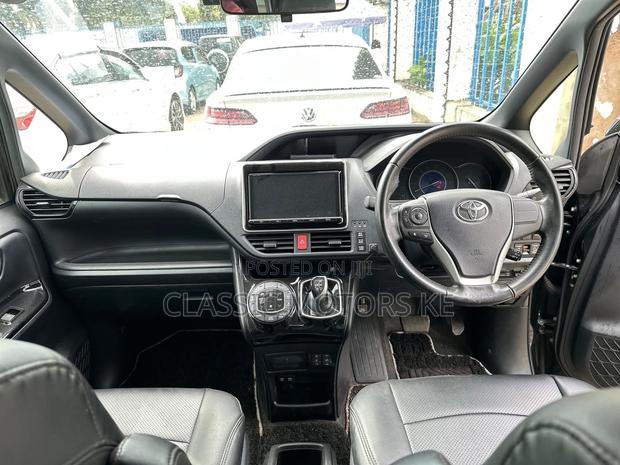 Toyota Noah 1.8 FWD Hybrid (7 seater) 2019 Black