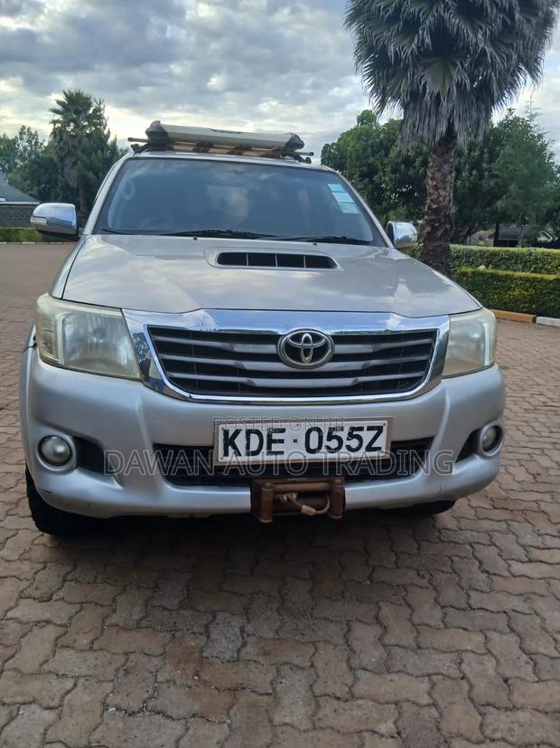 Toyota Hilux 3.0 D-4D 4x4 2015 Silver