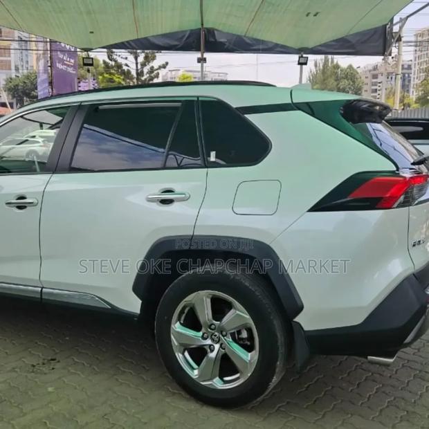 Toyota RAV4 2020 White