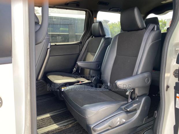 Toyota Noah 2018 White
