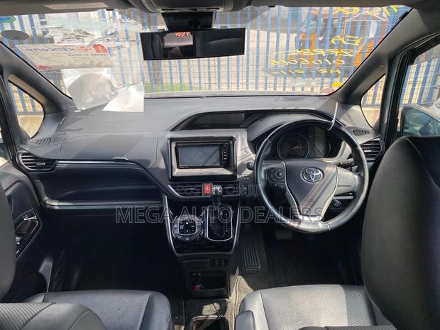 Toyota Esquire 2018 Black