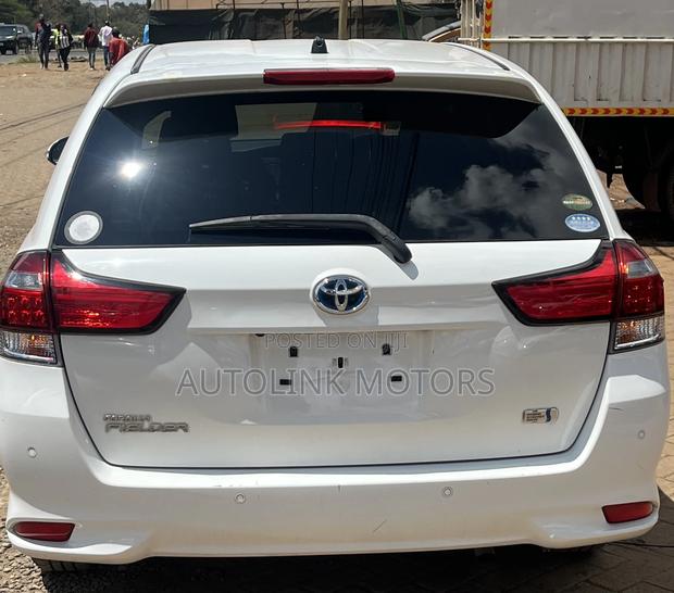 Toyota Corolla Fielder 1.5 Hybrid FWD 2018 White