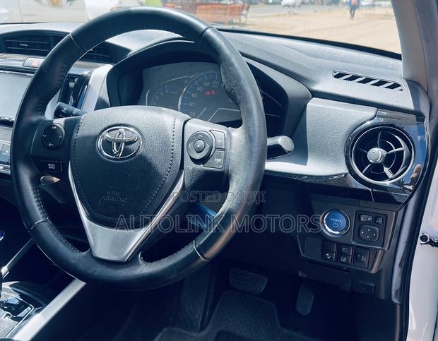Toyota Corolla Fielder 1.5 Hybrid FWD 2018 White