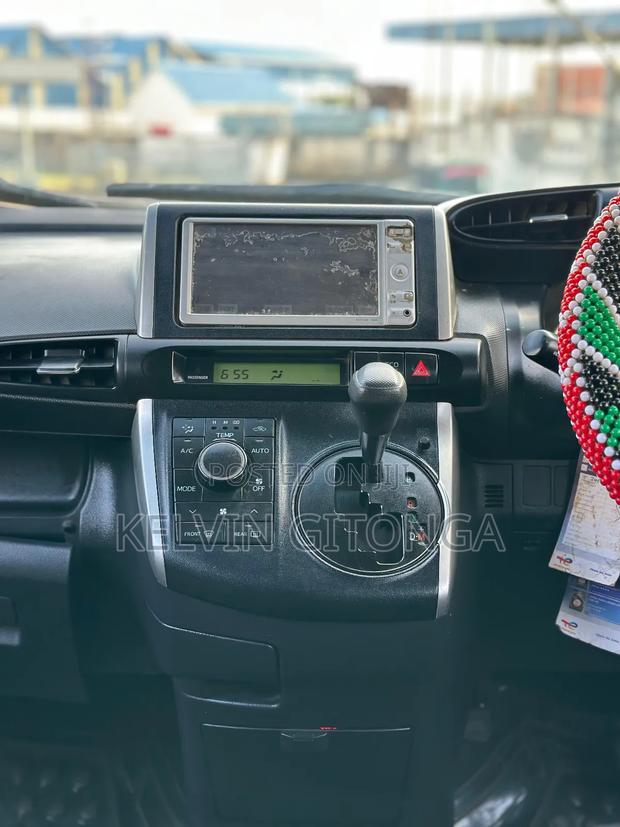 Toyota Wish 2012 White