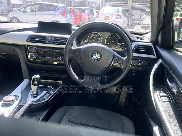 BMW 320i Sedan RWD 2017 Black