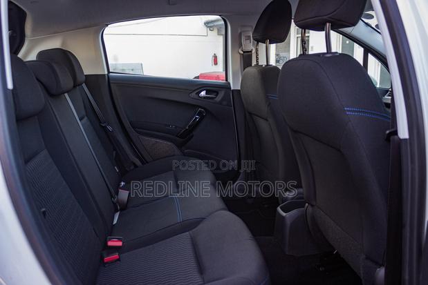Peugeot 208 2018 White