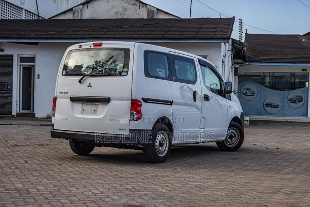 Mitsubishi Delica 2018 Off white