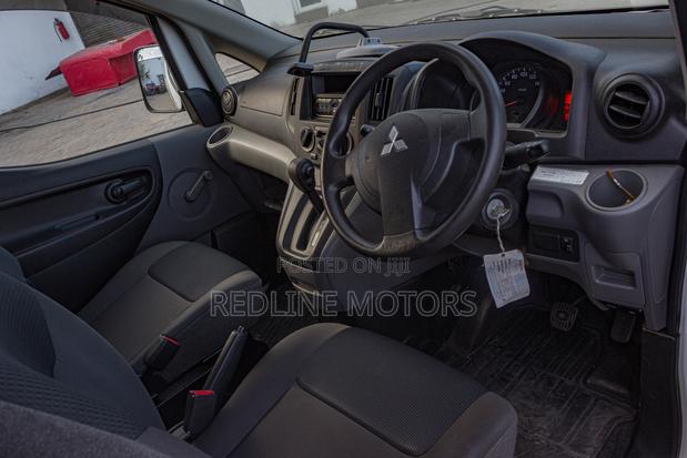 Mitsubishi Delica 2018 Off white