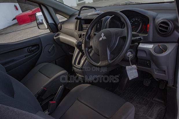 Mitsubishi Delica 2018 Off white