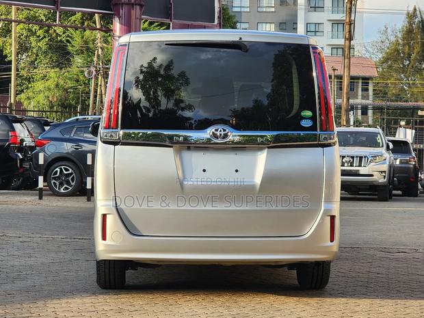 Toyota Noah 2.0 FWD (8 Seater) 2018 Silver