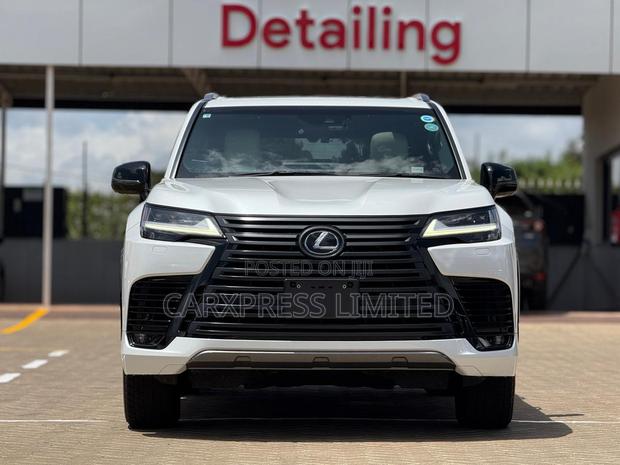 Lexus LX LX 600 2022 White