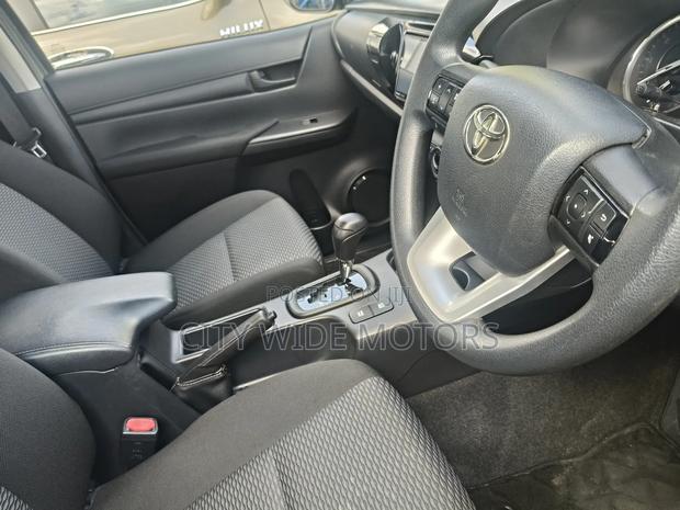 Toyota Hilux 2020 Gold