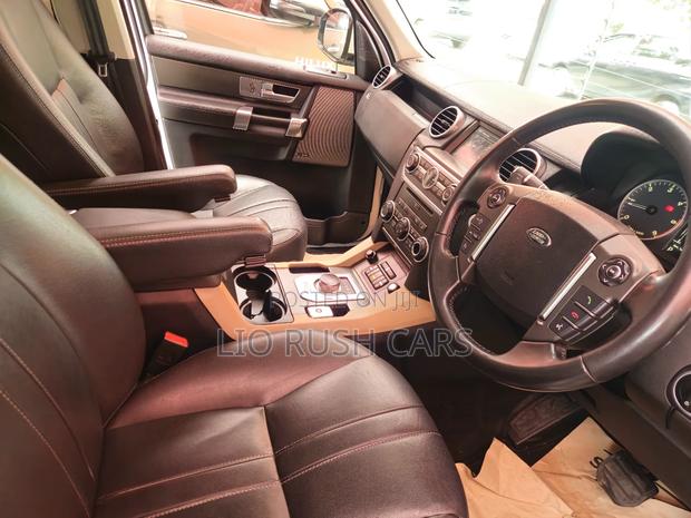 Land Rover Discovery 2015 White