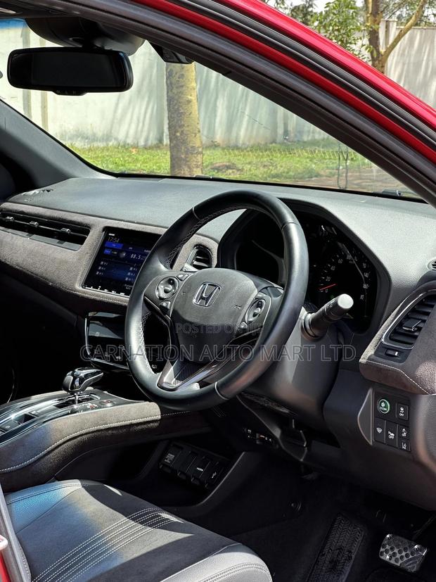 Honda Vezel 1.5 Hybrid 2WD 2018 Red