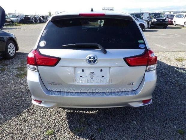 Toyota Corolla Fielder 1.5 Hybrid FWD 2018 Silver