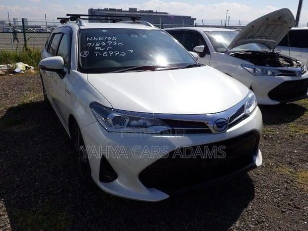 Toyota Corolla Fielder 1.5 Hybrid FWD 2018 White